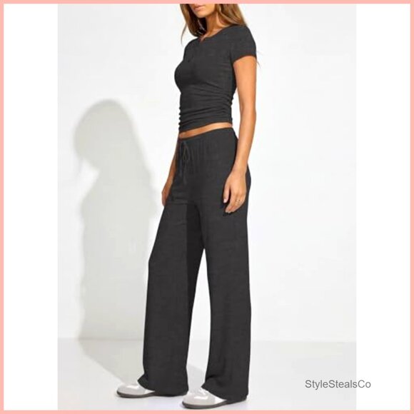 Ribbed Lounge Set: Cropped Henley Top & Wide-Leg Pants for Travel - Picture 4 of 5
